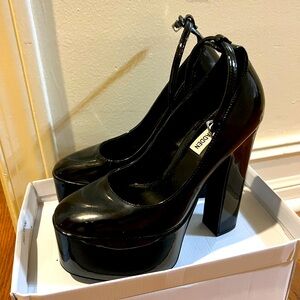 Steve Madden platform heels— block heel